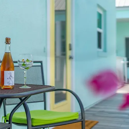 New! Stay On Flagler Avenue! Charming Condo With Kitchen, Parking And Courtyard!